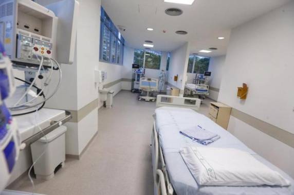 Após começo difícil, cenário nos hospitais melhorou ao longo de abril e termina o mês sob controle