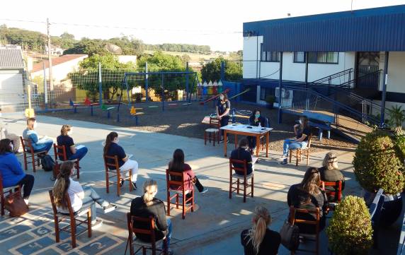 Foi autorizada a realização de atividades pedagógicas domiciliares na educação especial a partir de 4 de maio