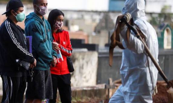 Os óbitos por covid-19 têm demorado, em média, 15 dias para serem contabilizados na estatística