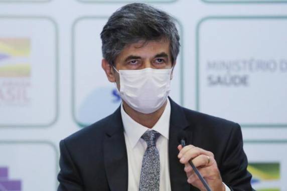 Oncologista ficou pouco menos de um mês no comando da pasta