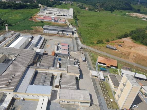 São 409 diagnósticos entre os presos e dois entre adolescentes cumprindo medidas socioeducativas. Quase 120 servidores públicos também já foram infectados