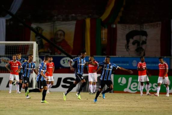 Clássico foi disputado com portões fechados no estádio Centenário, em Caxias do Sul