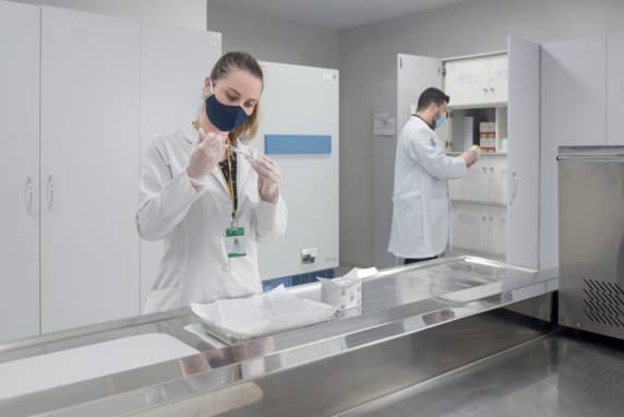 Desenvolvida na China, vacina Coronavac será testada em 850 voluntários, que serão selecionados pelo Hospital São Lucas