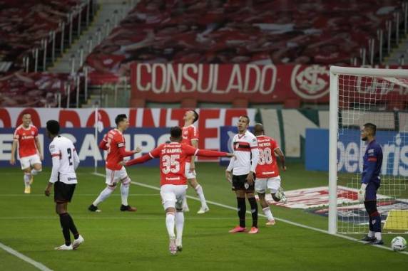 Equipe de Eduardo Coudet segue entre os líderes na tabela do Brasileirão