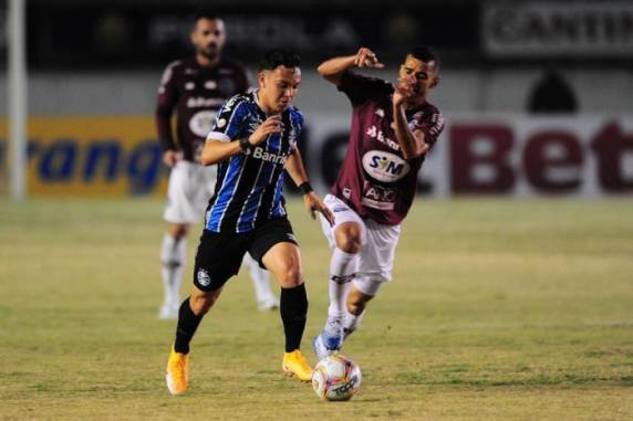 Com gols de Pepê e Everton, equipe de Renato pode até perder por um gol de diferença para conquistar a taça no domingo (30), na Arena