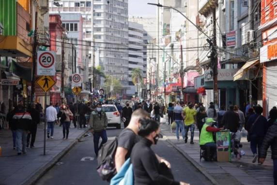 Número de novos pacientes graves e de mortes se estabiliza, mas outros indicadores mantêm sinais de alerta
