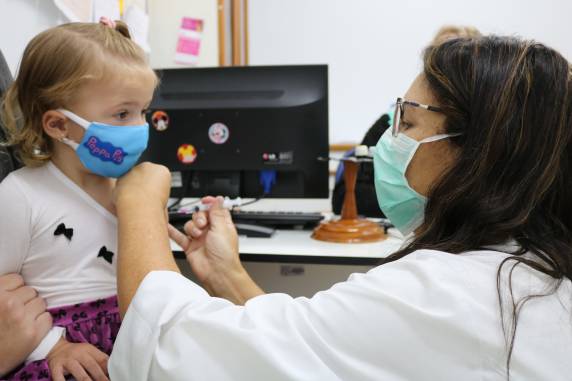 Vacina contra poliomielite, sarampo entre outras estão disponíveis para vacinação