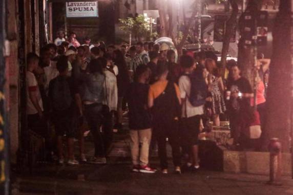 Ritmo de contágio na população entre 15 e 29 anos tem crescimento acima da média no Estado