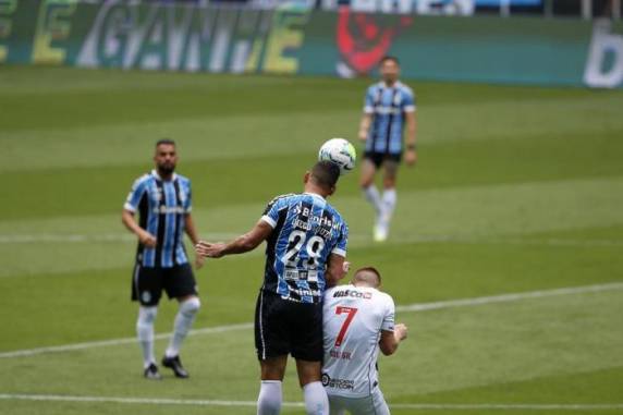 Diego Souza, duas vezes, Pinares e Lucas Silva marcaram na vitória tricolor pelo Brasileirão