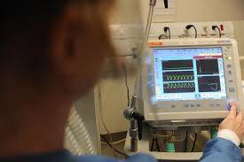 Entre 1° de novembro e 7 de dezembro, taxa de mortes de idosos, que era de 80% até então, chegou a 84%, apesar do crescimento acima da média de contágio na população entre 15 e 29 anos