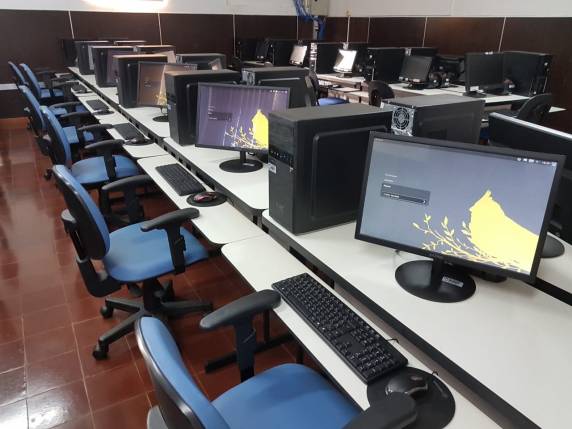 São máquinas mais modernas que visam propiciar maior agilidade para os estudantes realizarem as atividades presenciais