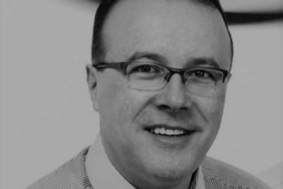 Ele havia sido internado para tratar problema no quadril, mas acabou contraindo a doença