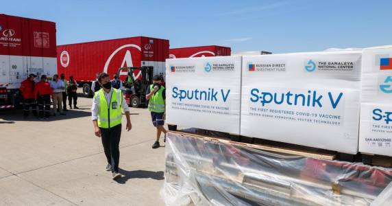 Profissionais da saúde que atendem os infectados pela covid-19 e guardas de hospitais públicos e privados serão os primeiros