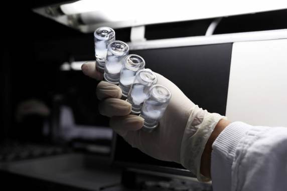 Uso emergencial da Coronavac e da Astrazeneca foi autorizado neste domingo. Governo informou que estado tem estrutura pronta para a iniciar a campanha