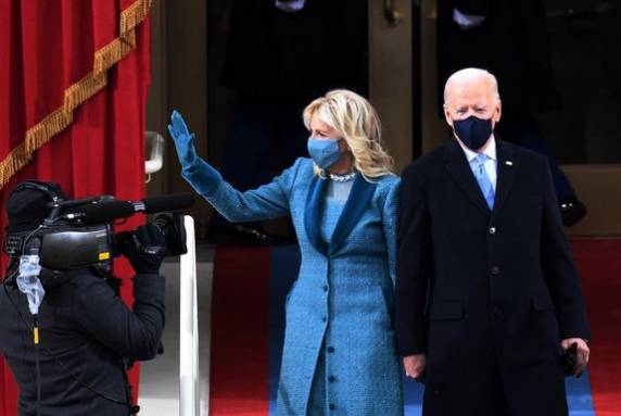 Nos primeiros minutos à frente de um país altamente polarizado politicamente, o democrata convocou a população a se unir para derrotar desafios