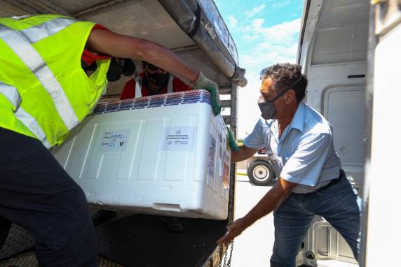 Na primeira etapa da vacinação, prioridade é de profissionais da saúde, indígenas e quilombolas e idosos em asilos. Casos em Porto Alegre, Alvorada, Gramado e Bagé têm indícios suficientes para abertura de inquérito, diz polícia.