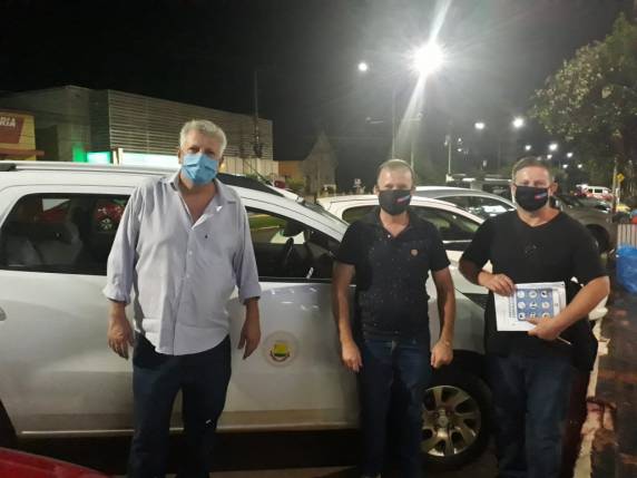 Agentes de saúde estiveram visitando as empresas de Três de Maio e distribuindo flyers educativos