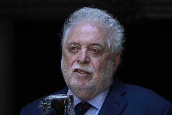 Ginés González Garcia deixou o cargo depois da revelação de que assessores teriam recebido os imunizantes no seu gabinete