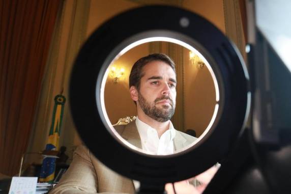 Com aumento vertiginoso do contágio, governador Eduardo Leite viveu dias turbulentos