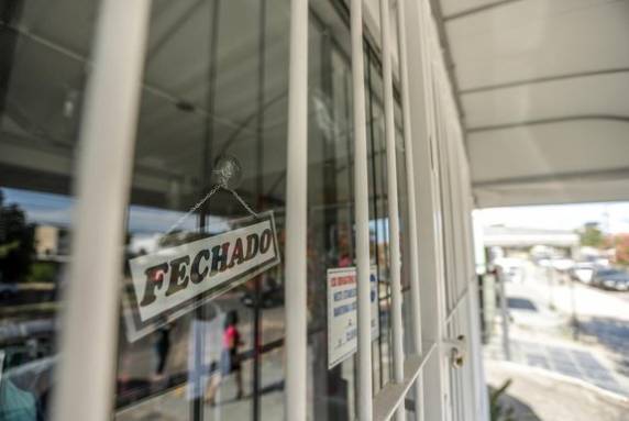 Prefeitos serão liberados para adotar os protocolos da bandeira vermelha, mas podem impor restrições intermediárias