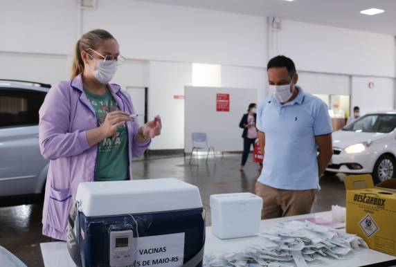 Imunização será realizada por meio de sistema drive-thru