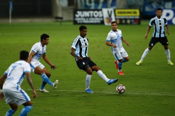 Tricolor contou com gols de Jean Pyerre e de Diego Souza, duas vezes, para ganhar na Arena
