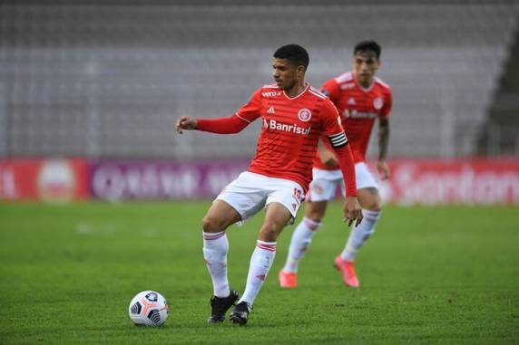 Após abrir placar com Galhardo, Colorado sofreu gols de Hernández e Cova na segunda etapa