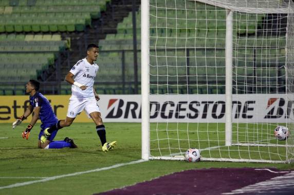 Tricolor fez 6 a 2 nos venezuelanos e tem a melhor campanha da competição