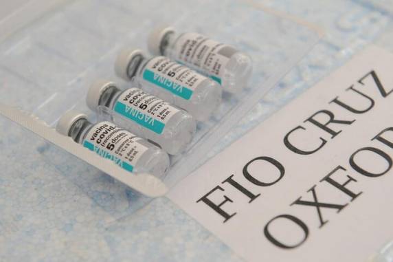 Doses da Oxford/AstraZeneca desembarcam à tarde no Aeroporto Salgado Filho