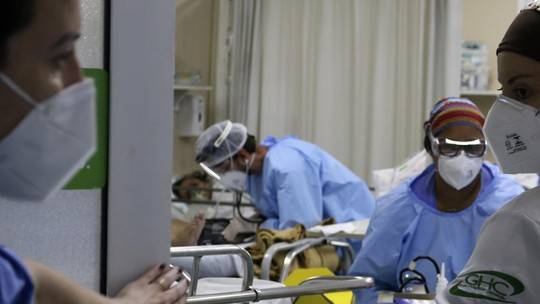 Total de vítimas se manteve estável em relação a maio. Secretaria da Saúde identificou mais 118 óbitos e 1,4 mil casos nesta quarta (30). Estado tem 16,5% da população totalmente imunizada.