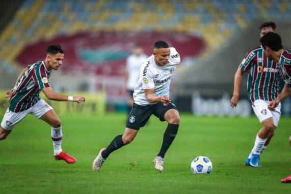 Tricolor gaúcho foi a sete pontos e subiu momentaneamente duas posições