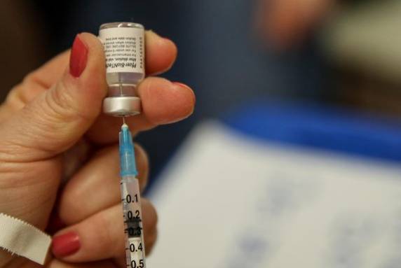 Especialistas estimam que cerca de 70% da população com duas doses deve garantir o controle da pandemia