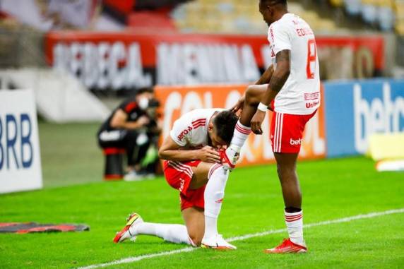 Com grande atuação, Colorado aplicou 4 a 0 e derrubou invencibilidade de Renato no time carioca