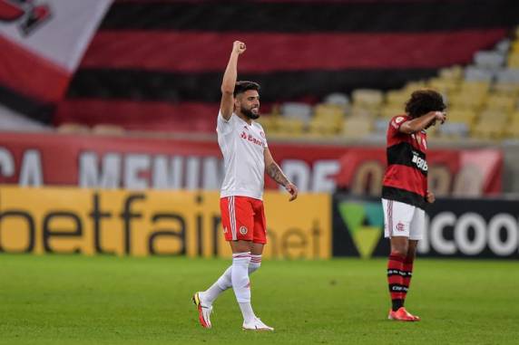 Com grande atuação, Colorado aplicou 4 a 0 e derrubou invencibilidade de Renato no time carioca