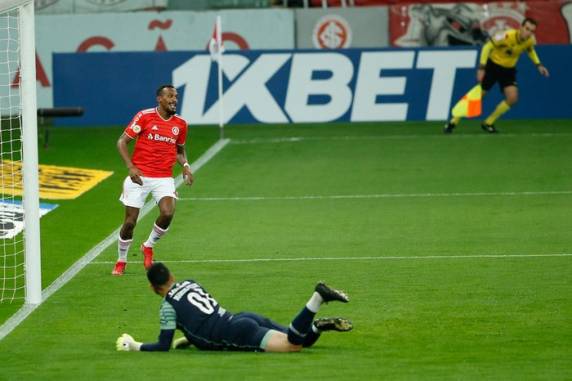 Colorado se afastou de vez da zona de rebaixamento e ganhou duas posições na tabela