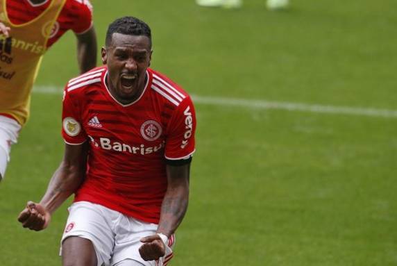 Edenilson fez o gol do jogo, e time ingressa provisoriamente no G-6