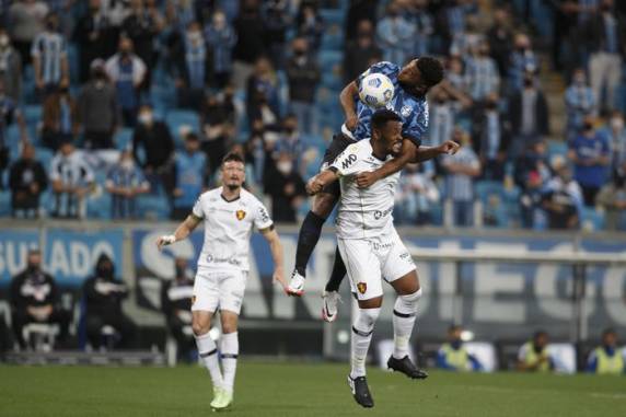 Time de Felipão levou 2 a 1 e segue com 22 pontos