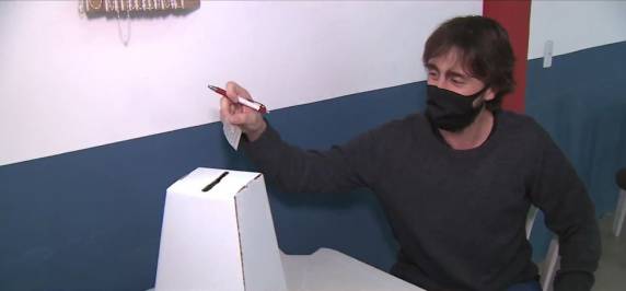 Ação ocorre em São João Batista, na Grande Florianópolis. Quem se vacinou a partir de sexta (8) pôde preencher bilhete para concorrer.