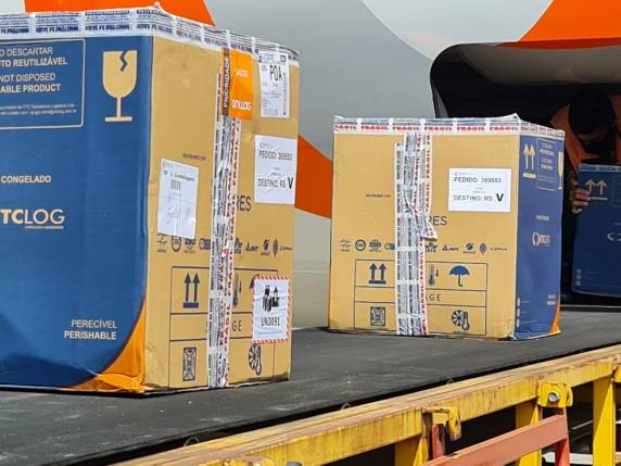 Maior parte de atrasados tomou a primeira dose da vacina AstraZeneca. Nesta semana, estado recebeu lote da Pfizer e distribuiu remessas de três fabricantes aos municípios.