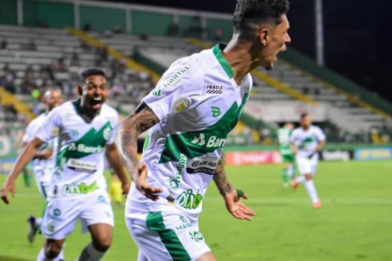 Guilherme Castilho e Vitor Mendes marcaram os gols do Papo na Arena Condá