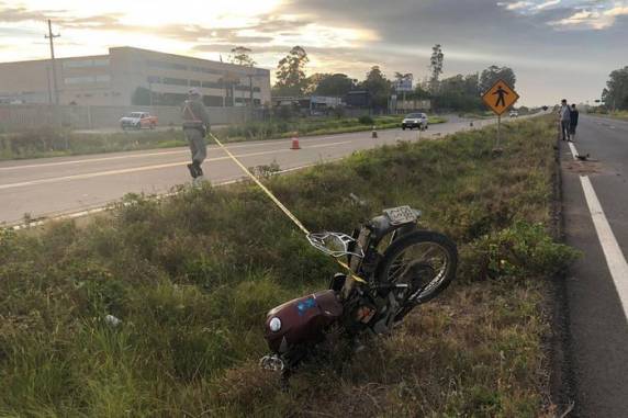 De acordo com testemunhas, moto estaria trafegando na contramão quando foi atingida de frente por um carro próximo ao viaduto da Itacolomi