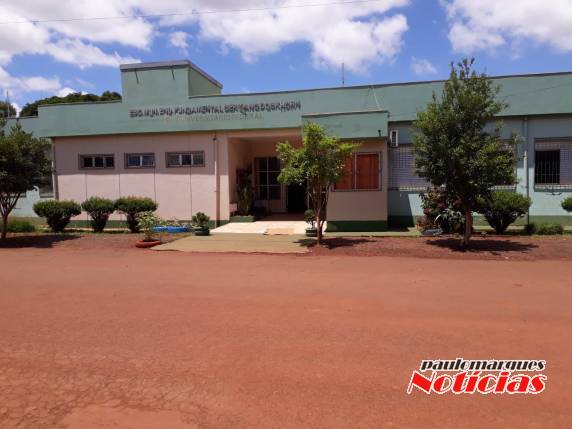 É dever dos pais ou responsáveis efetuar a matrícula na educação básica a partir dos quatro anos de idade