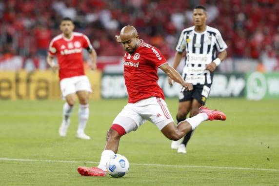 Colorado abriu placar com gol contra do santista Luiz Felipe, mas sofreu empate pelos pés de Marcos Leonardo