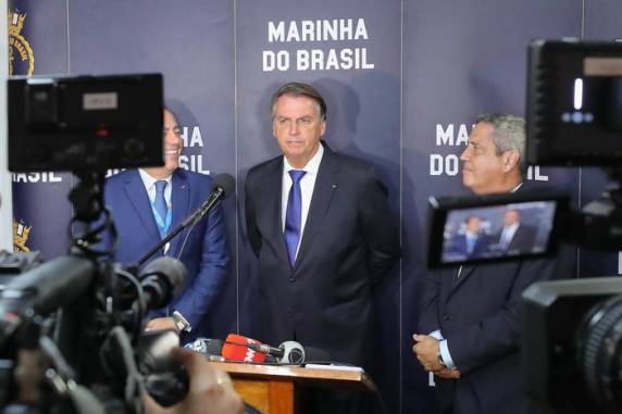 Presidente se defendeu das críticas a respeito da demora para iniciar a vacinação no Brasil