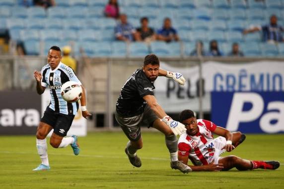 Tricolor manteve a invencibilidade e chegou aos 10 pontos em 12 disputados