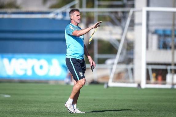 Treinador não suportou pressão depois das vaias no empate em 1 a 1 com o Juventude