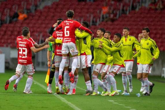 Colorado chegou aos 15 pontos e assumiu a terceira colocação na tabela