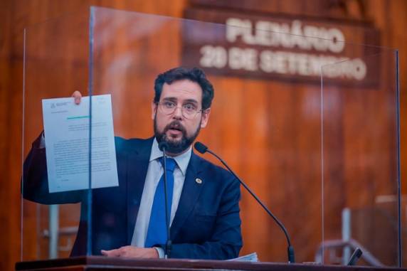 Processo para a perda da cadeira pelo parlamentar recebeu 45 votos favoráveis e três contrários