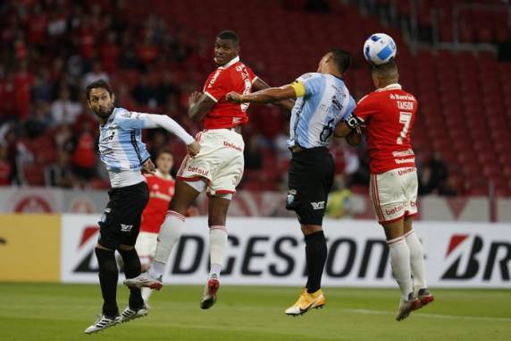 Paraguaios abriram placar com Otazú; Colorado obteve igualdade com gol contra de Aguilar