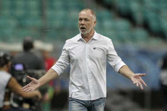 Treinador de 59 anos chega para assumir o lugar de Alexander Medina